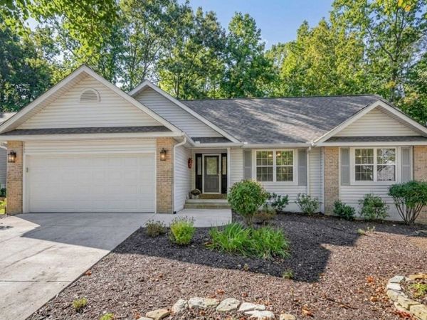 143 Lakeside Dr , Crossville, TN 38555