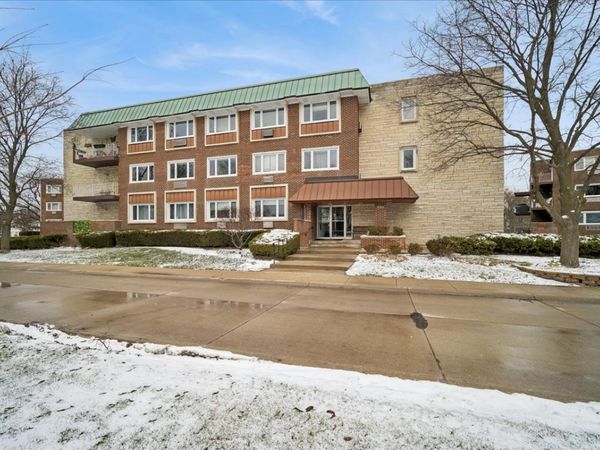 2700 E Bel Aire Drive , Unit 303, Arlington Heights, IL 60004
