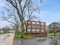 2700 E Bel Aire Drive, Arlington Heights, IL 60004 primary photo