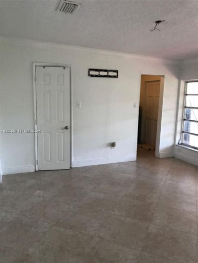 621 E 39th St , Hialeah, FL 33013 Photo