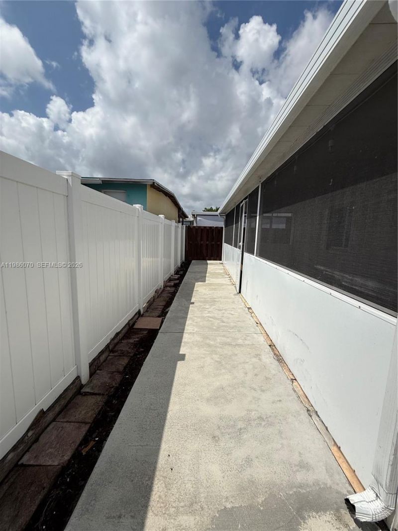 10168 NW 126th Ter , Hialeah Gardens, FL 33018 Photo