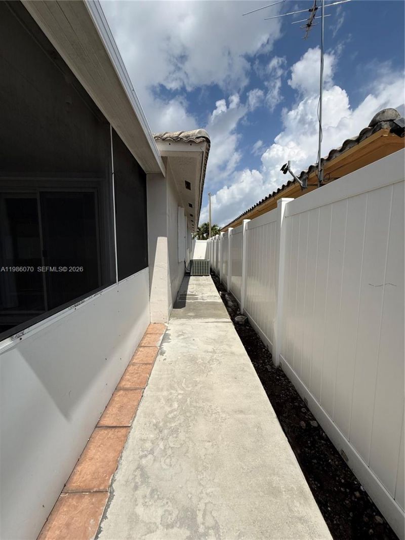 10168 NW 126th Ter , Hialeah Gardens, FL 33018 Photo