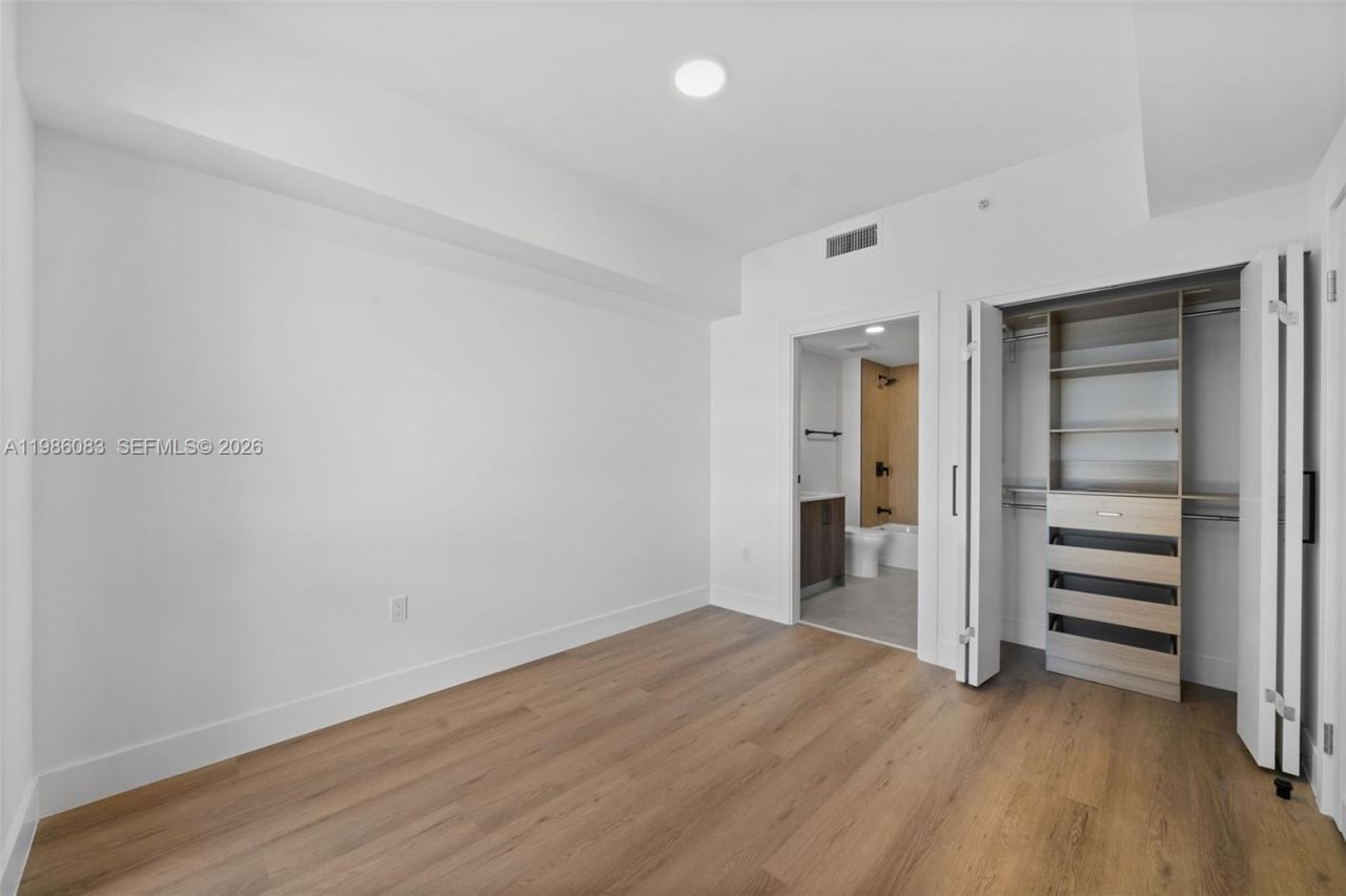 2479 NE 192nd St, Unit 208, Miami, FL 33180 Photo