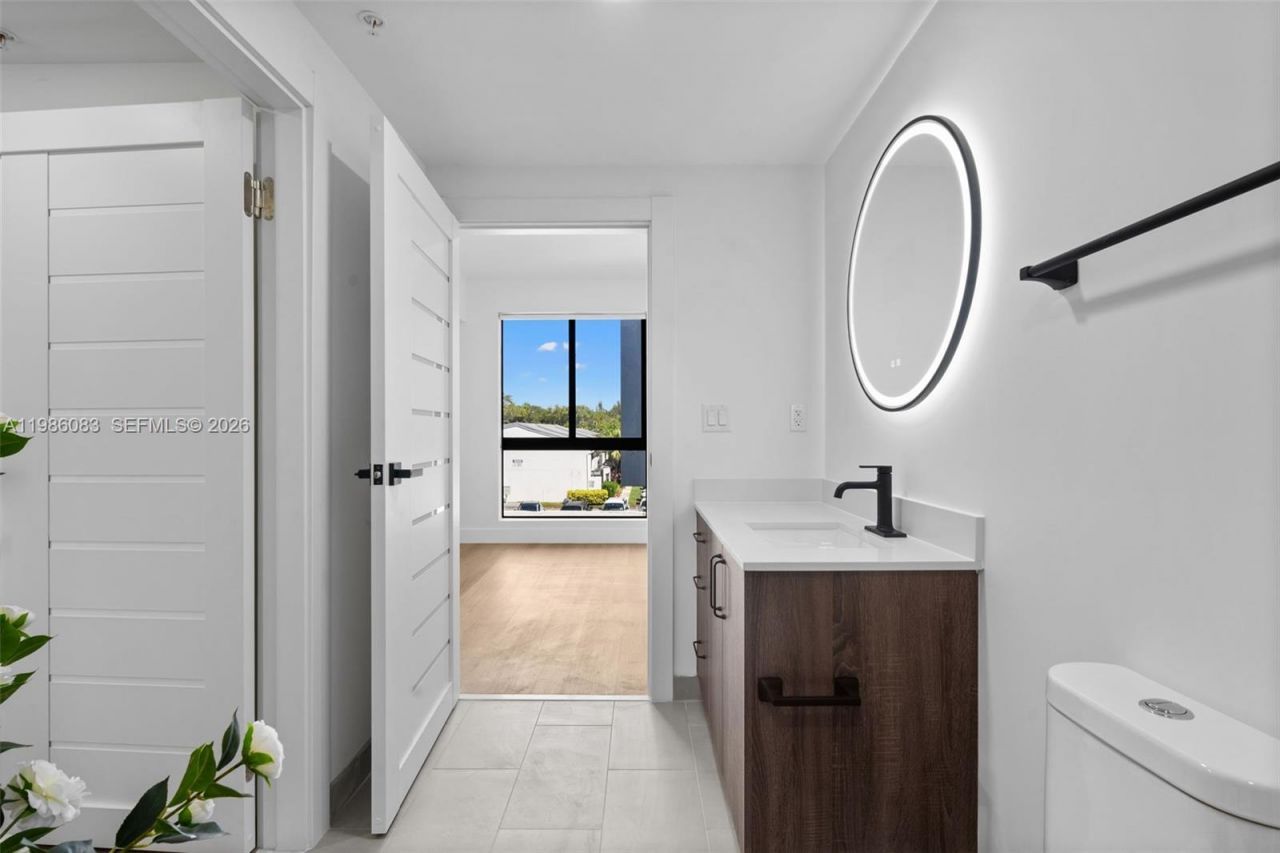 2479 NE 192nd St, Unit 208, Miami, FL 33180 Photo