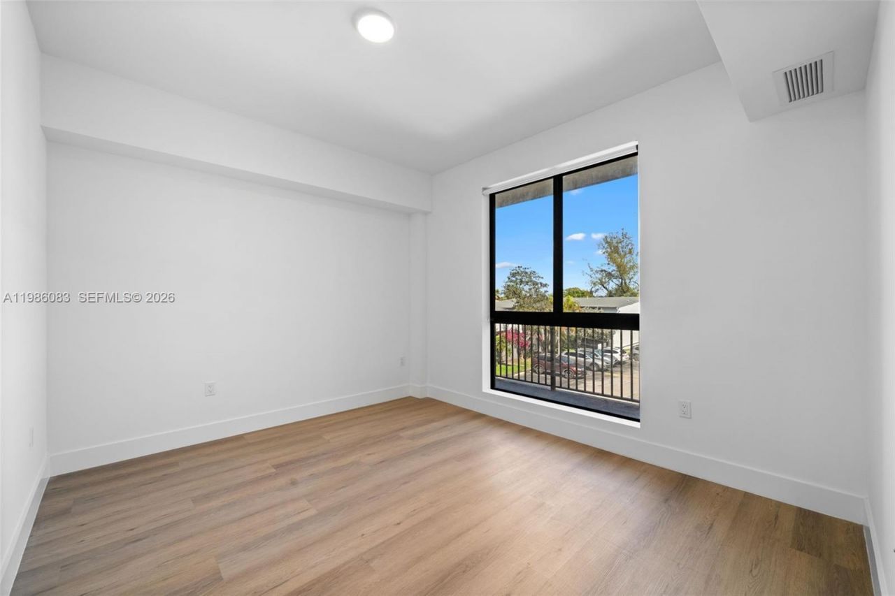 2479 NE 192nd St, Unit 208, Miami, FL 33180 Photo