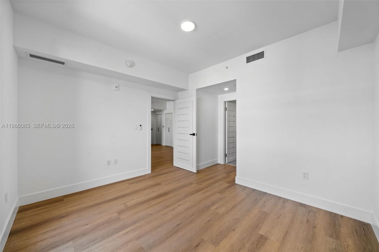 2479 NE 192nd St, Unit 208, Miami, FL 33180 Photo