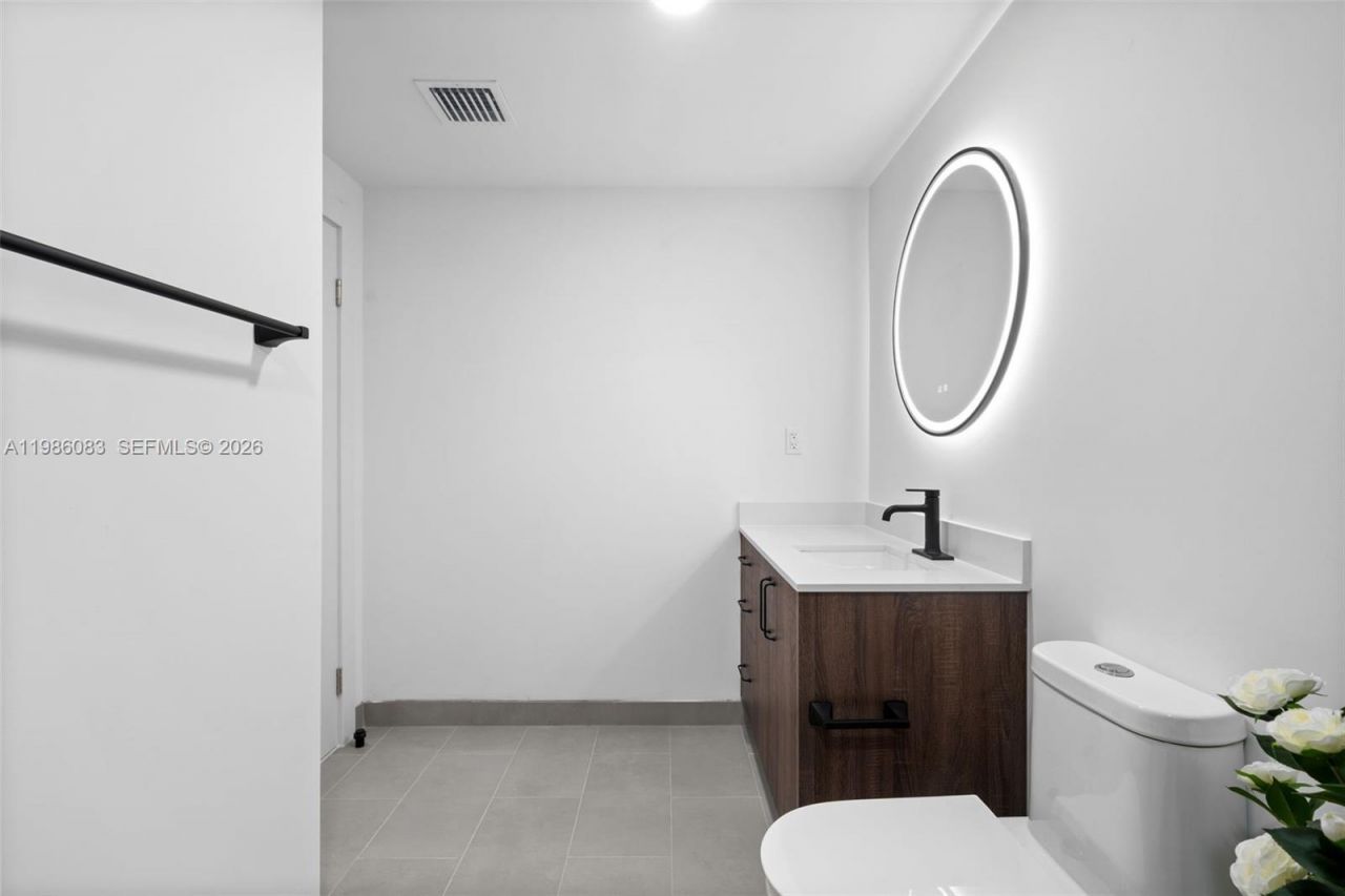 2479 NE 192nd St, Unit 208, Miami, FL 33180 Photo