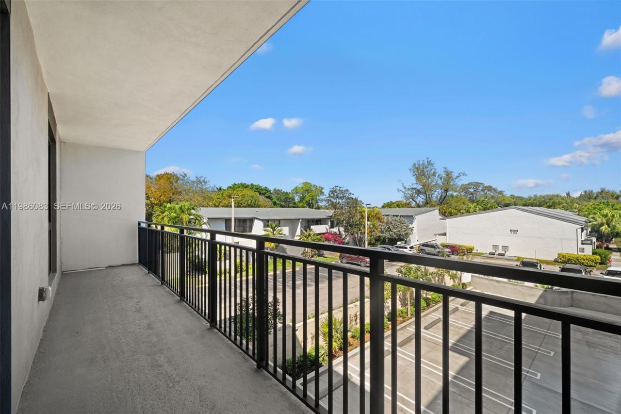 2479 NE 192nd St, Unit 208, Miami, FL 33180 Photo