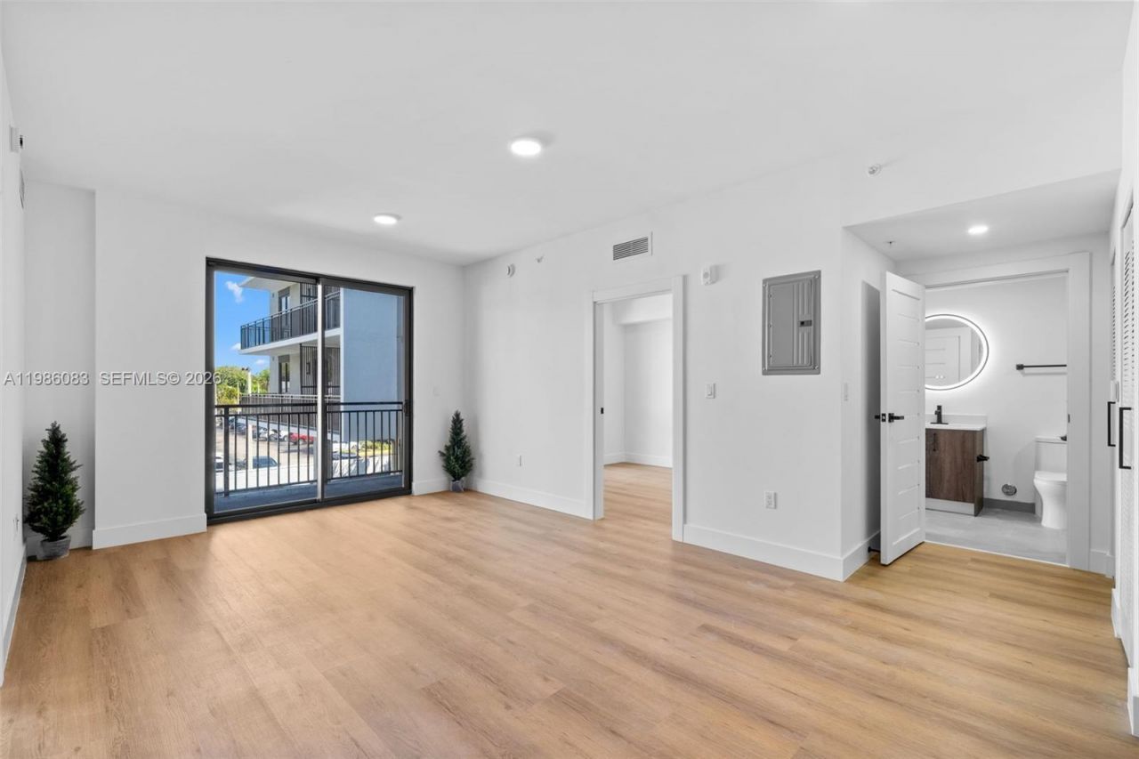 2479 NE 192nd St, Unit 208, Miami, FL 33180 Photo