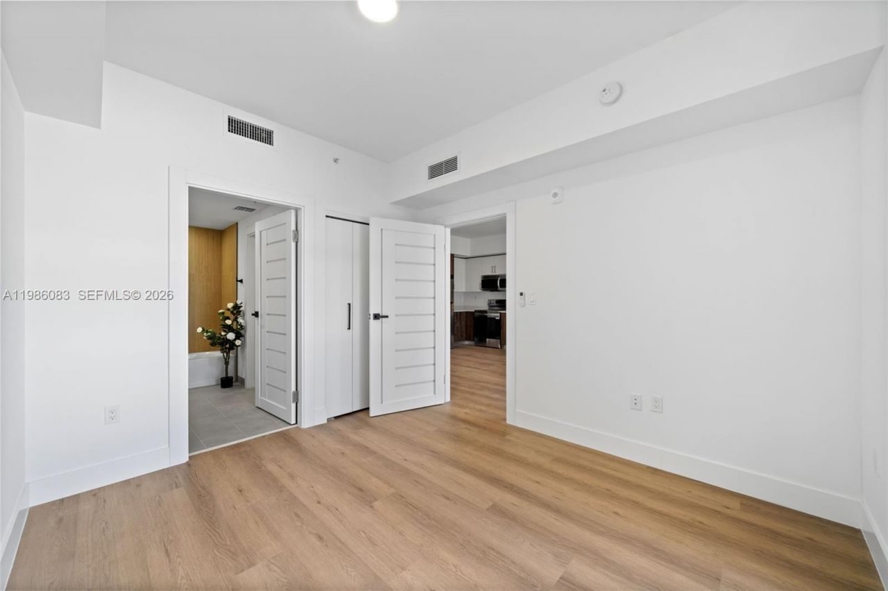 2479 NE 192nd St, Unit 208, Miami, FL 33180 Photo