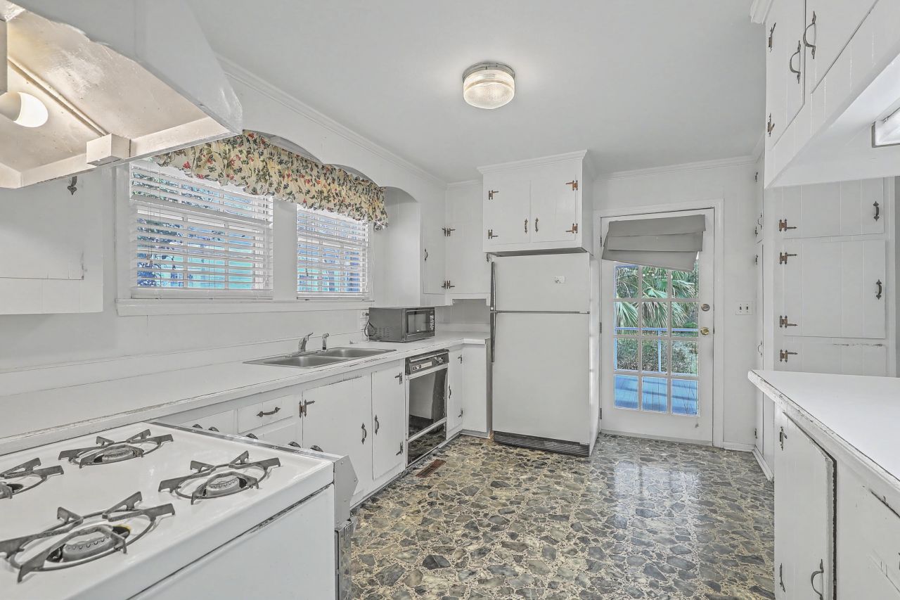 427 Carn Street Photo 24