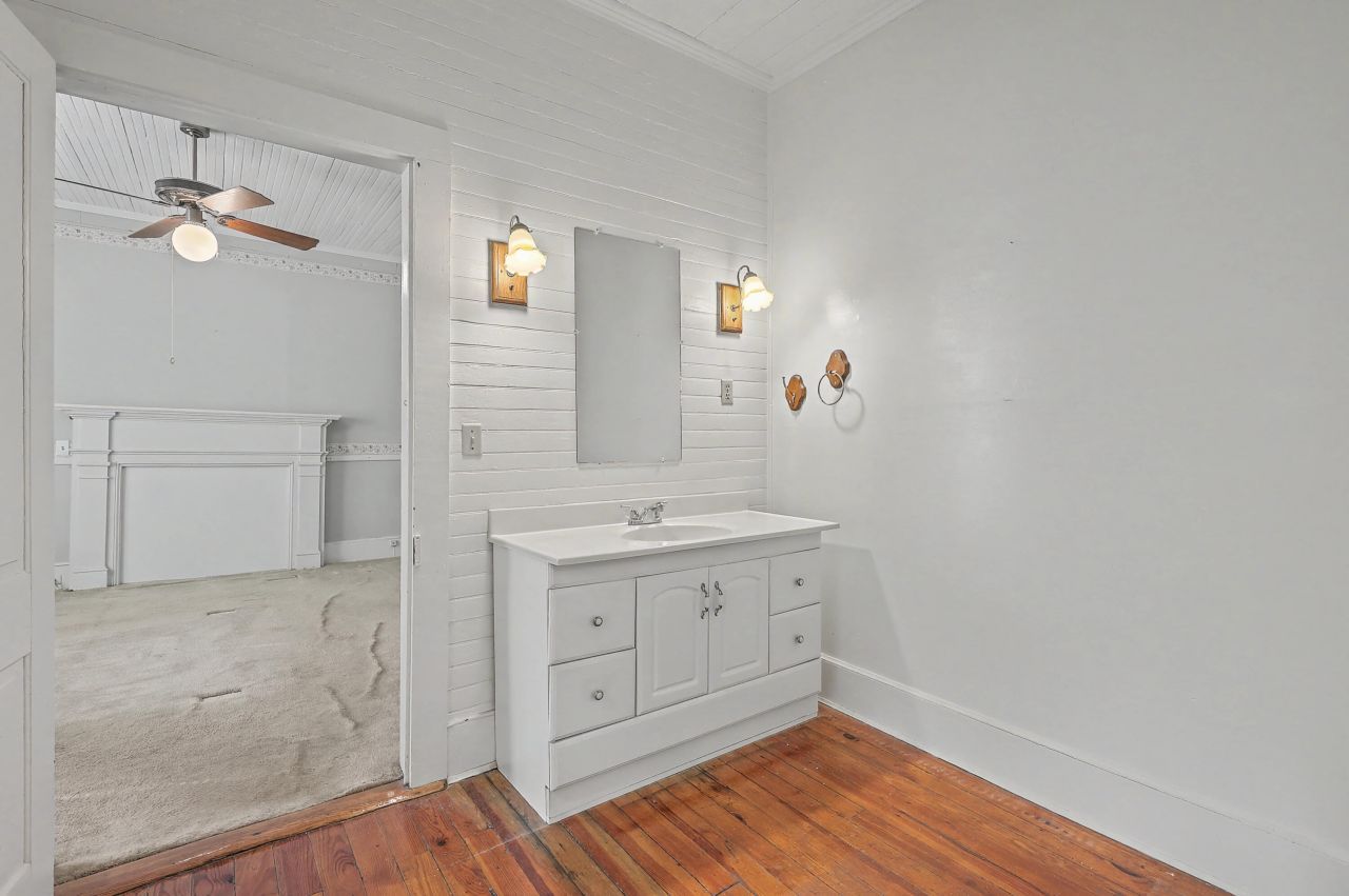 427 Carn Street Photo 32