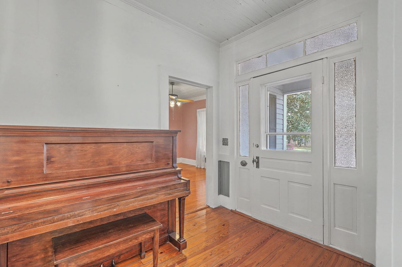 427 Carn Street Photo 9