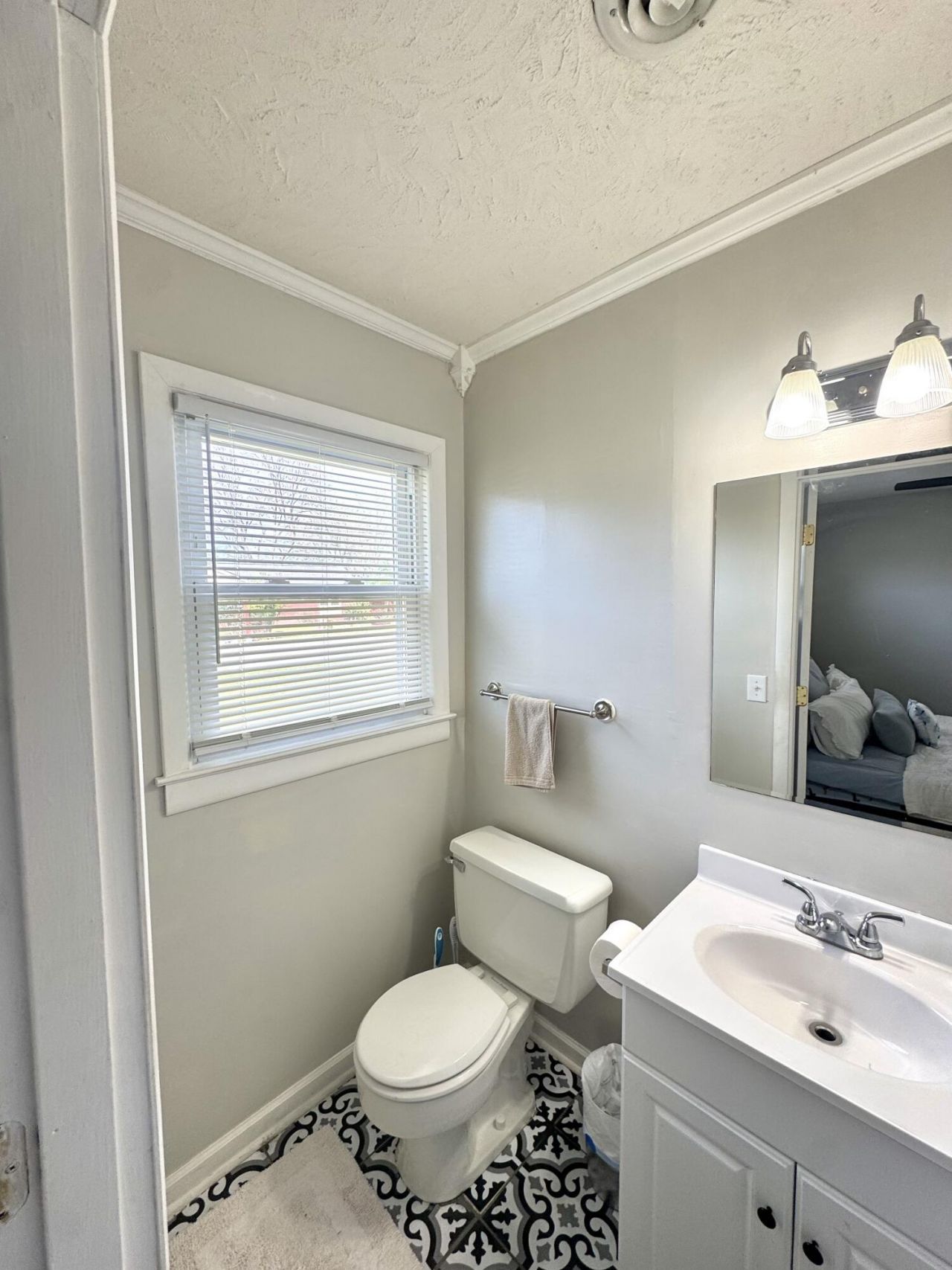 115 Camelot Drive Photo 11