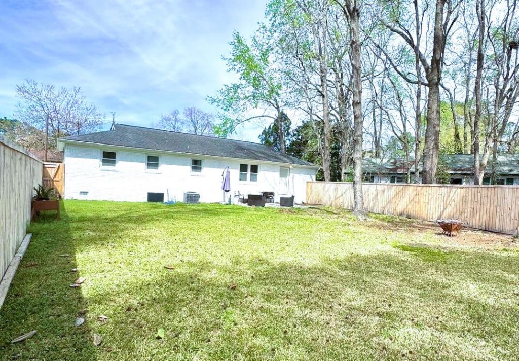 115 Camelot Drive Photo 6