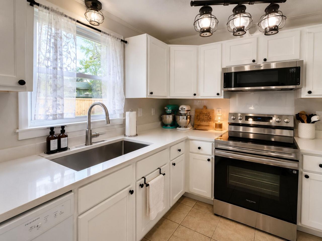 115 Camelot Drive Photo 6