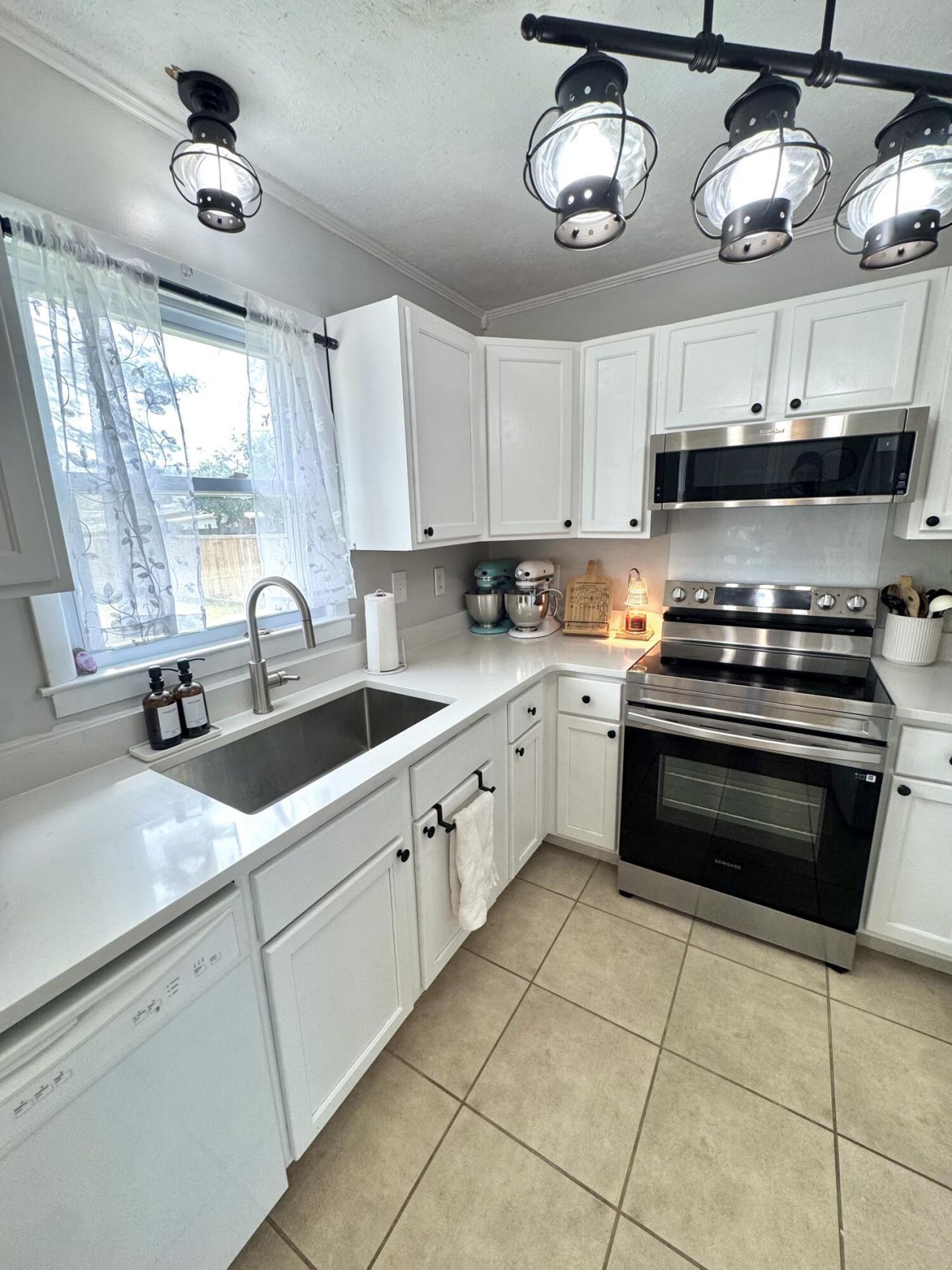 115 Camelot Drive Photo 7