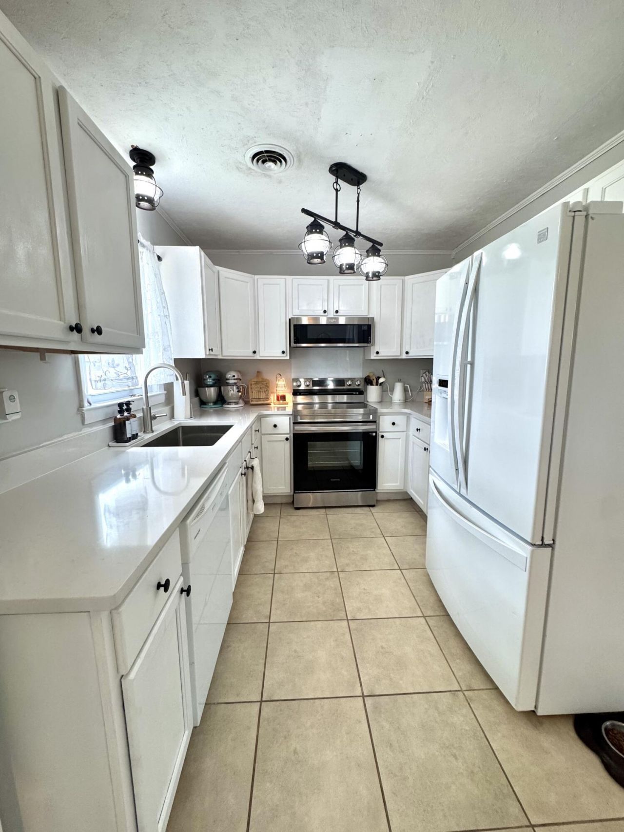 115 Camelot Drive Photo 8