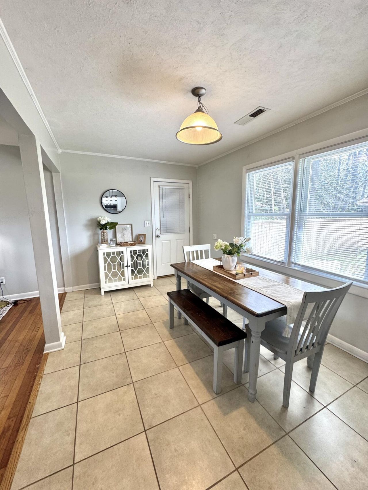 115 Camelot Drive Photo 9