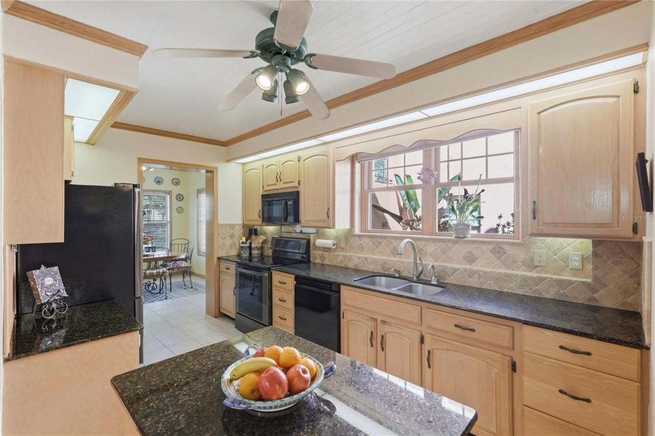 100 72nd Street S, Saint Petersburg, FL 33707 Photo