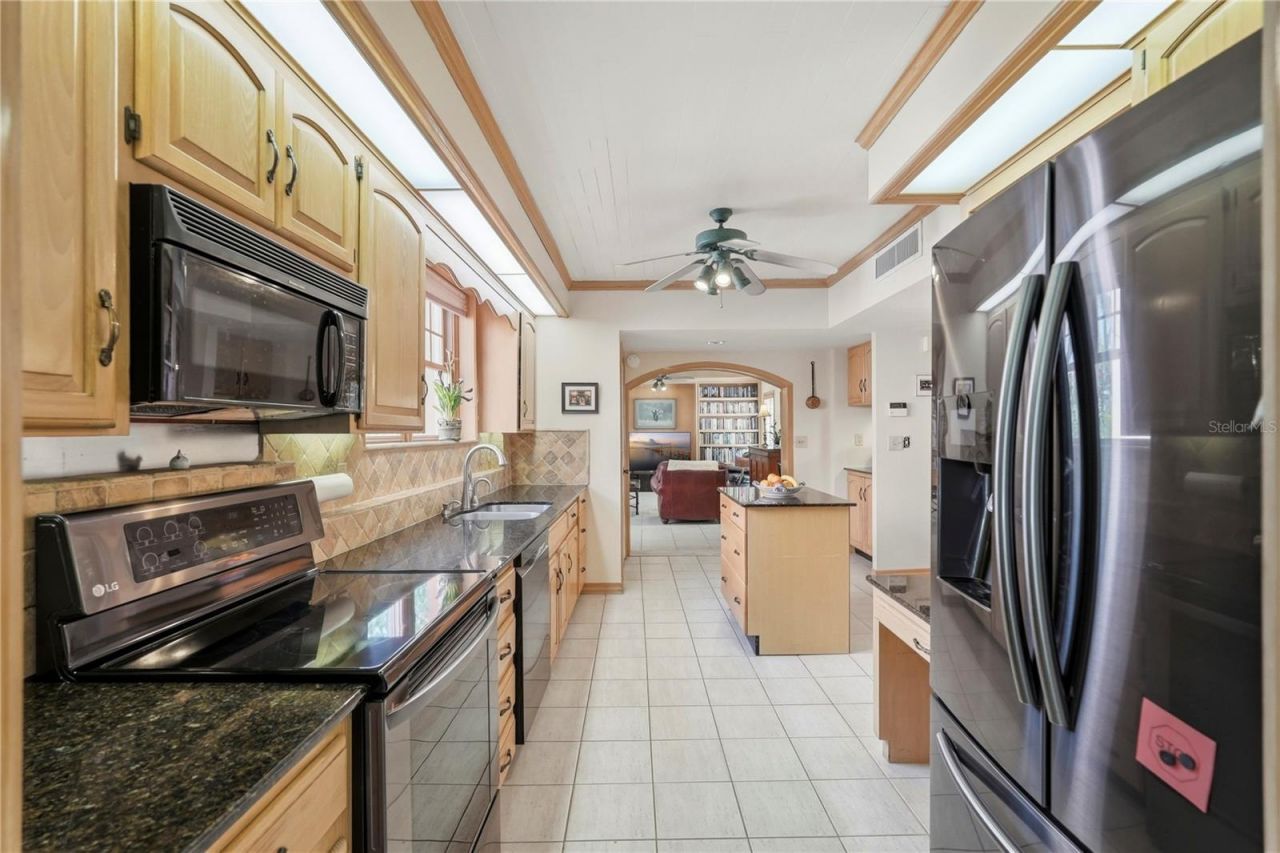 100 72nd Street S, Saint Petersburg, FL 33707 Photo