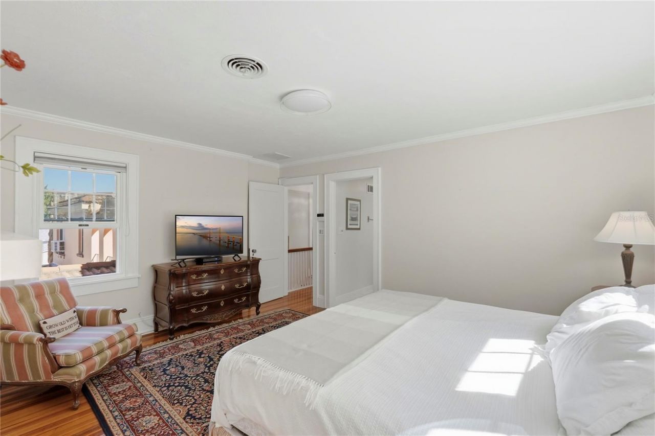 100 72nd Street S, Saint Petersburg, FL 33707 Photo