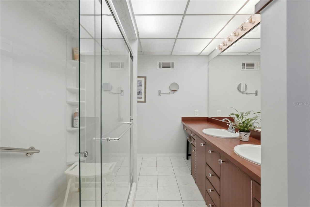 100 72nd Street S, Saint Petersburg, FL 33707 Photo