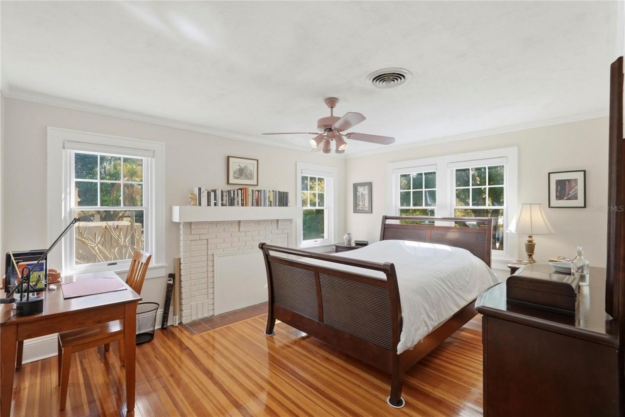 100 72nd Street S, Saint Petersburg, FL 33707 Photo