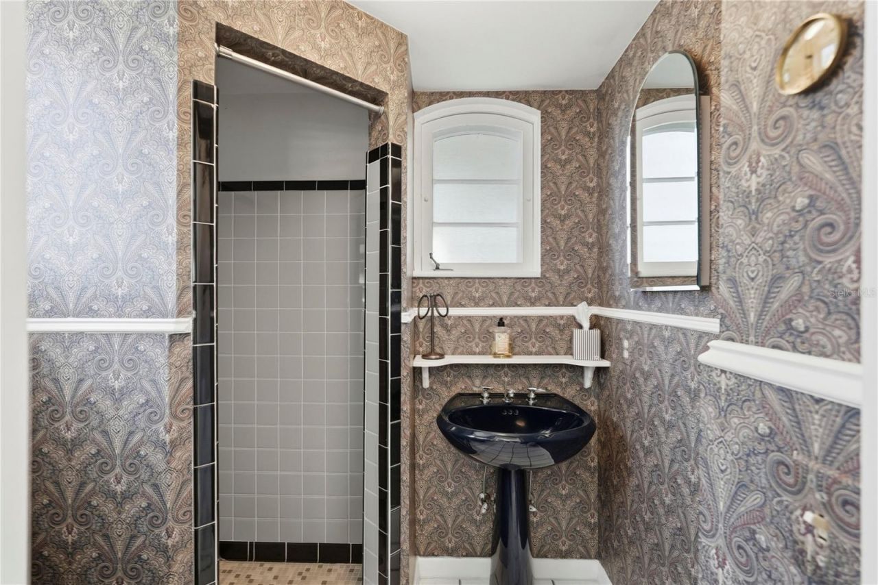 100 72nd Street S, Saint Petersburg, FL 33707 Photo