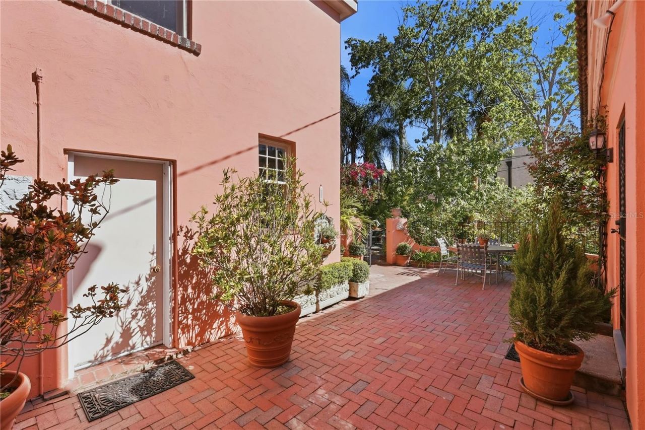 100 72nd Street S, Saint Petersburg, FL 33707 Photo