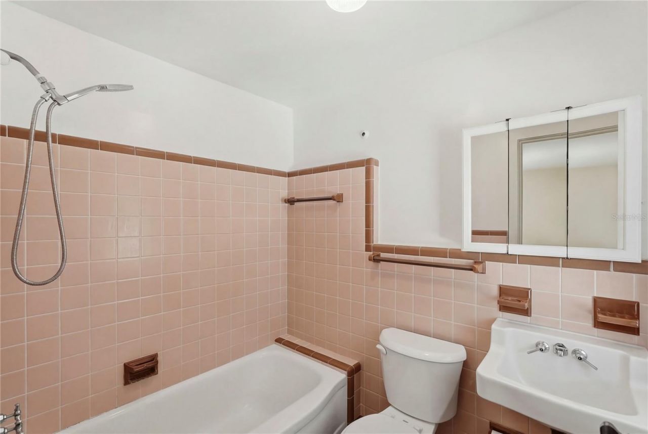 100 72nd Street S, Saint Petersburg, FL 33707 Photo