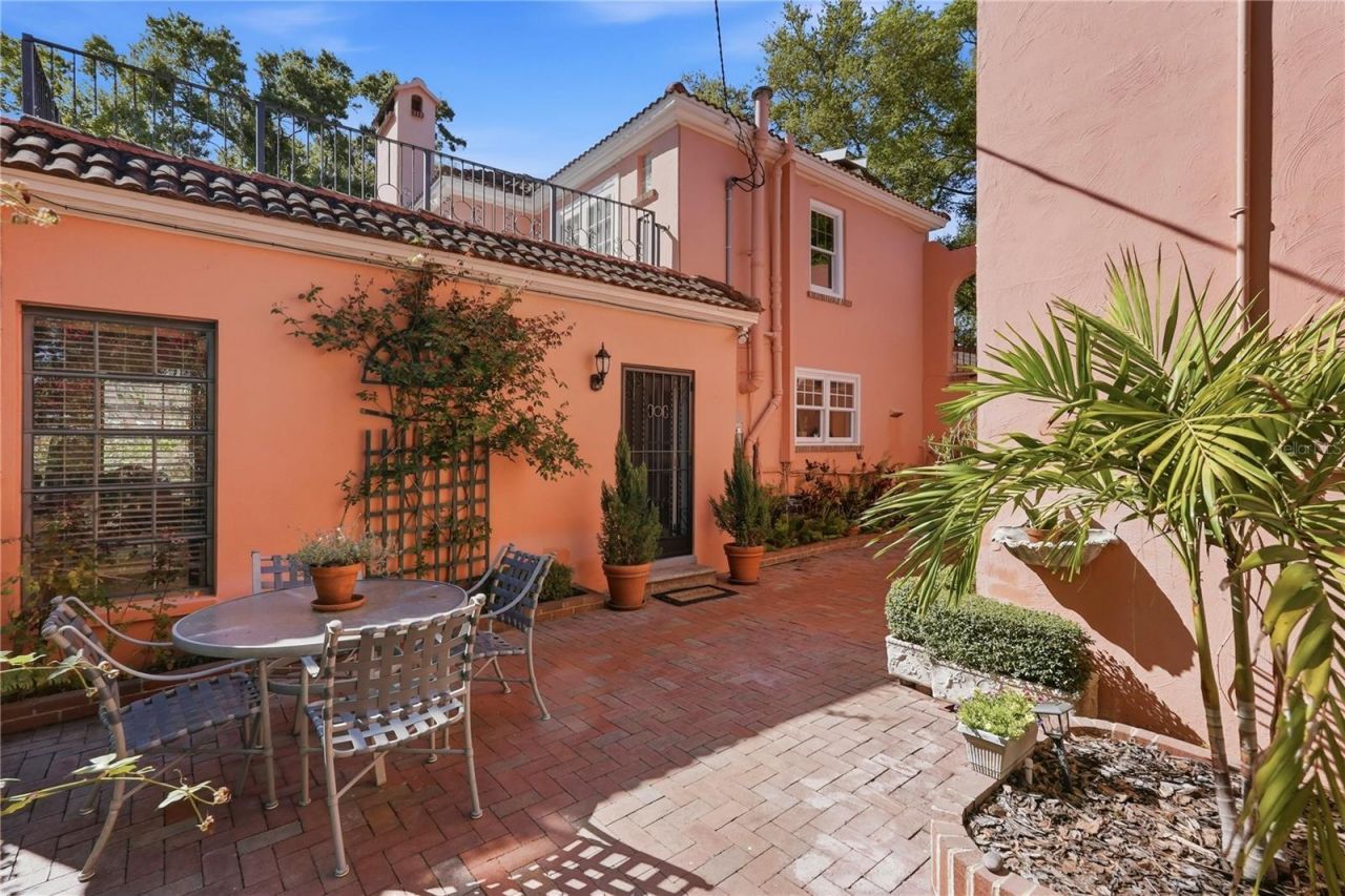 100 72nd Street S, Saint Petersburg, FL 33707 Photo