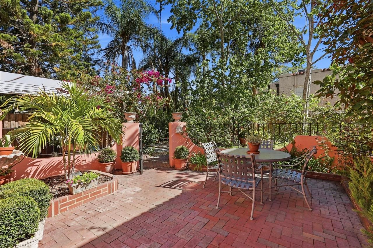 100 72nd Street S, Saint Petersburg, FL 33707 Photo