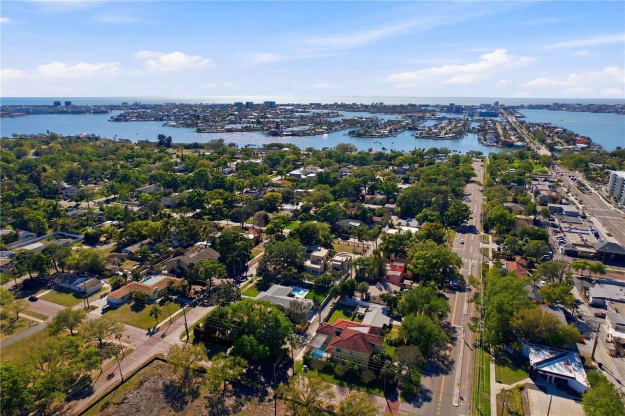 100 72nd Street S, Saint Petersburg, FL 33707 Photo