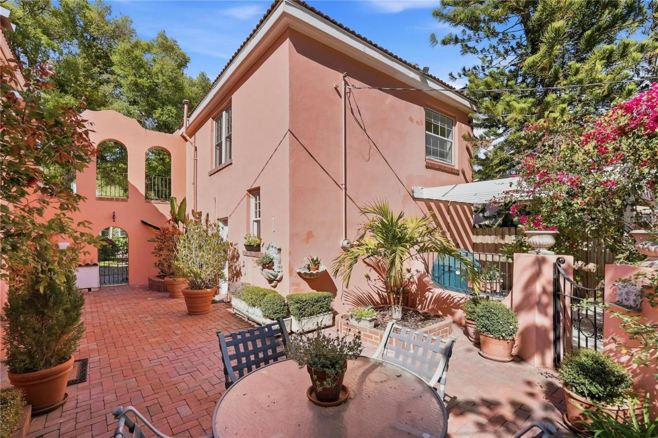 100 72nd Street S, Saint Petersburg, FL 33707 Photo