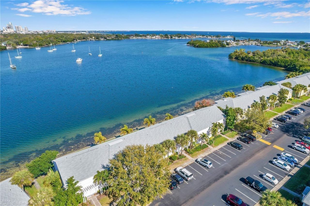 205 Pompano Drive Se, Unit B, Saint Petersburg, FL 33705 Photo
