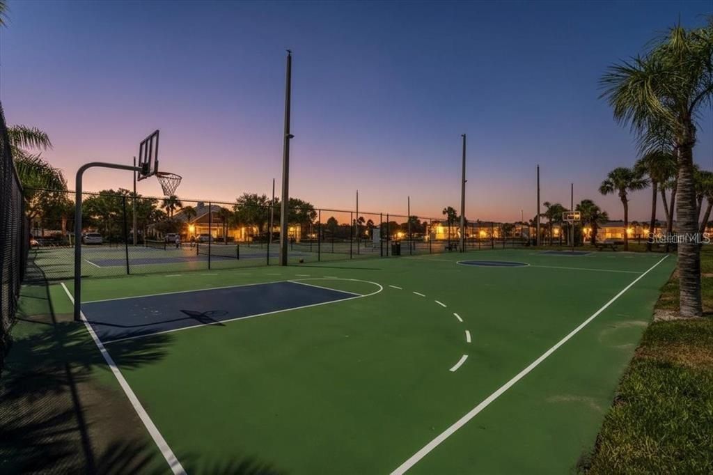 205 Pompano Drive Se, Unit B, Saint Petersburg, FL 33705 Photo
