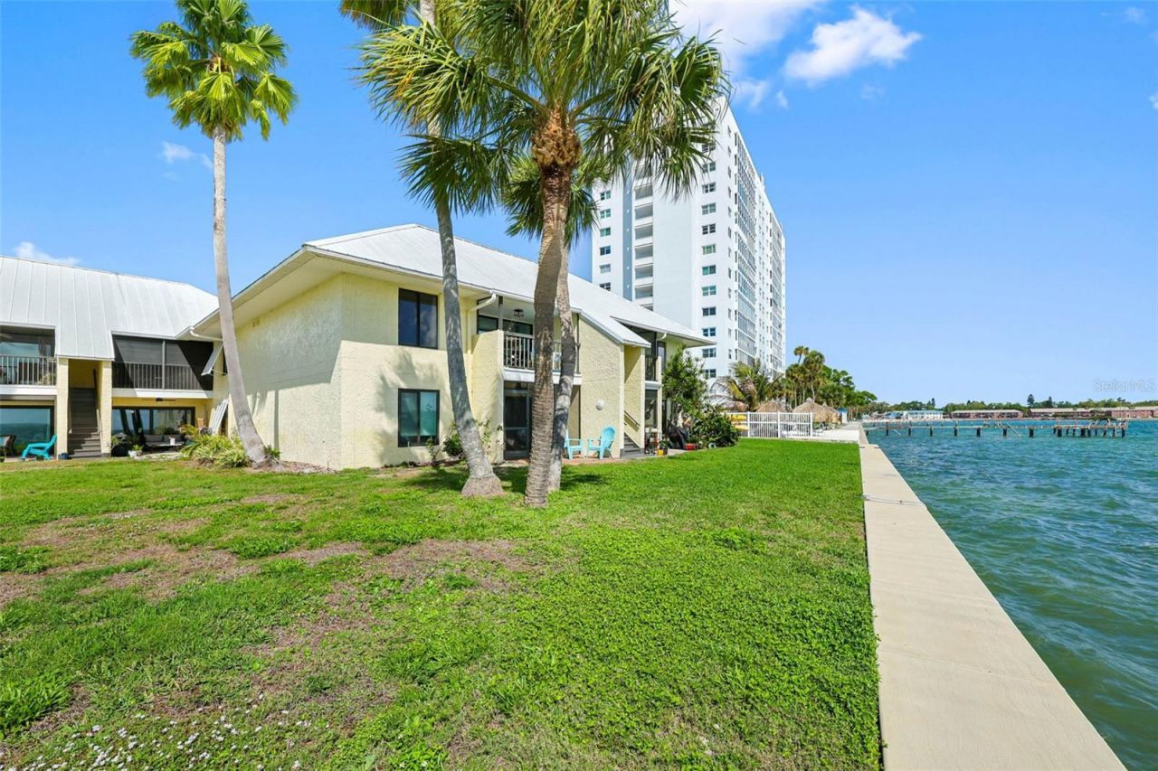 7300 Sunshine Skyway Lane S, Unit 210, Saint Petersburg, FL 33711 Photo