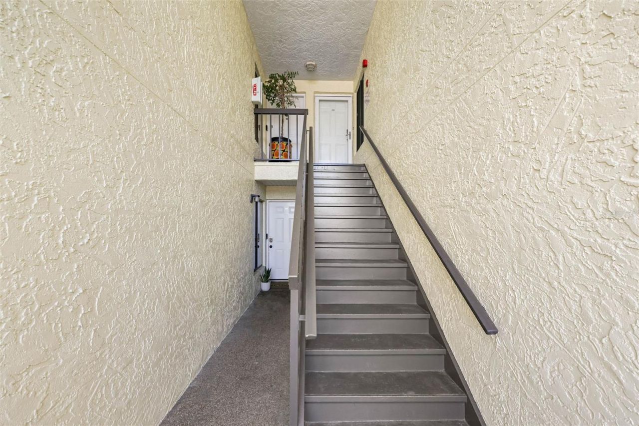 7300 Sunshine Skyway Lane S, Unit 210, Saint Petersburg, FL 33711 Photo