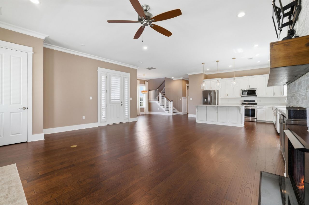 202 Spreading Oak Dr. Photo 10