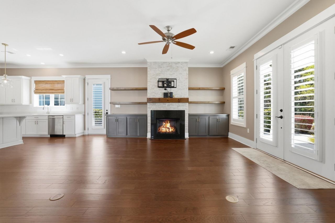 202 Spreading Oak Dr. Photo 11