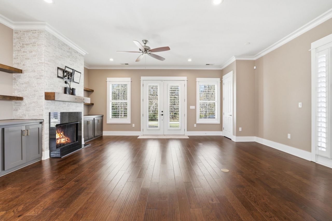 202 Spreading Oak Dr. Photo 13