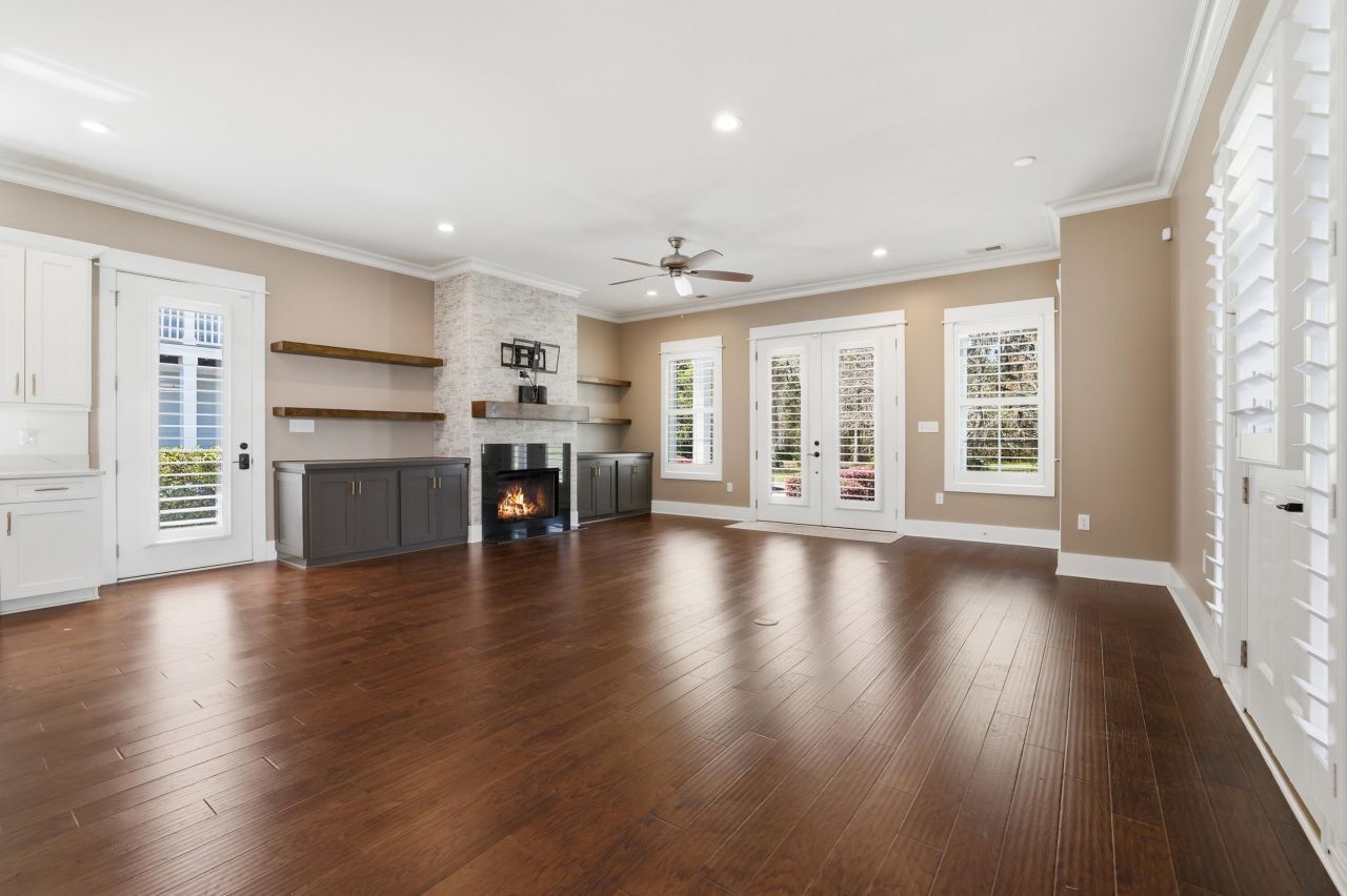 202 Spreading Oak Dr. Photo 14