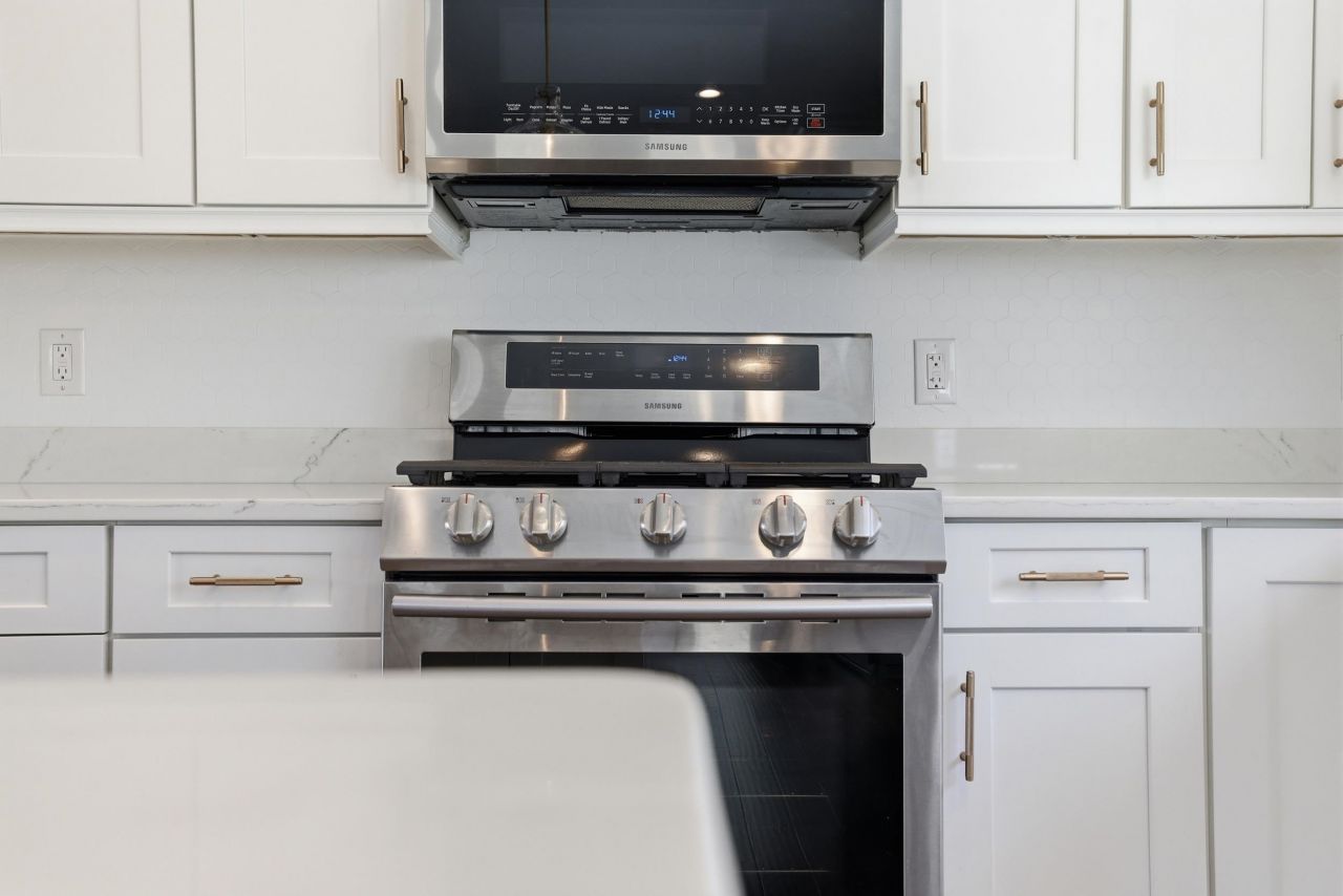 202 Spreading Oak Dr. Photo 18