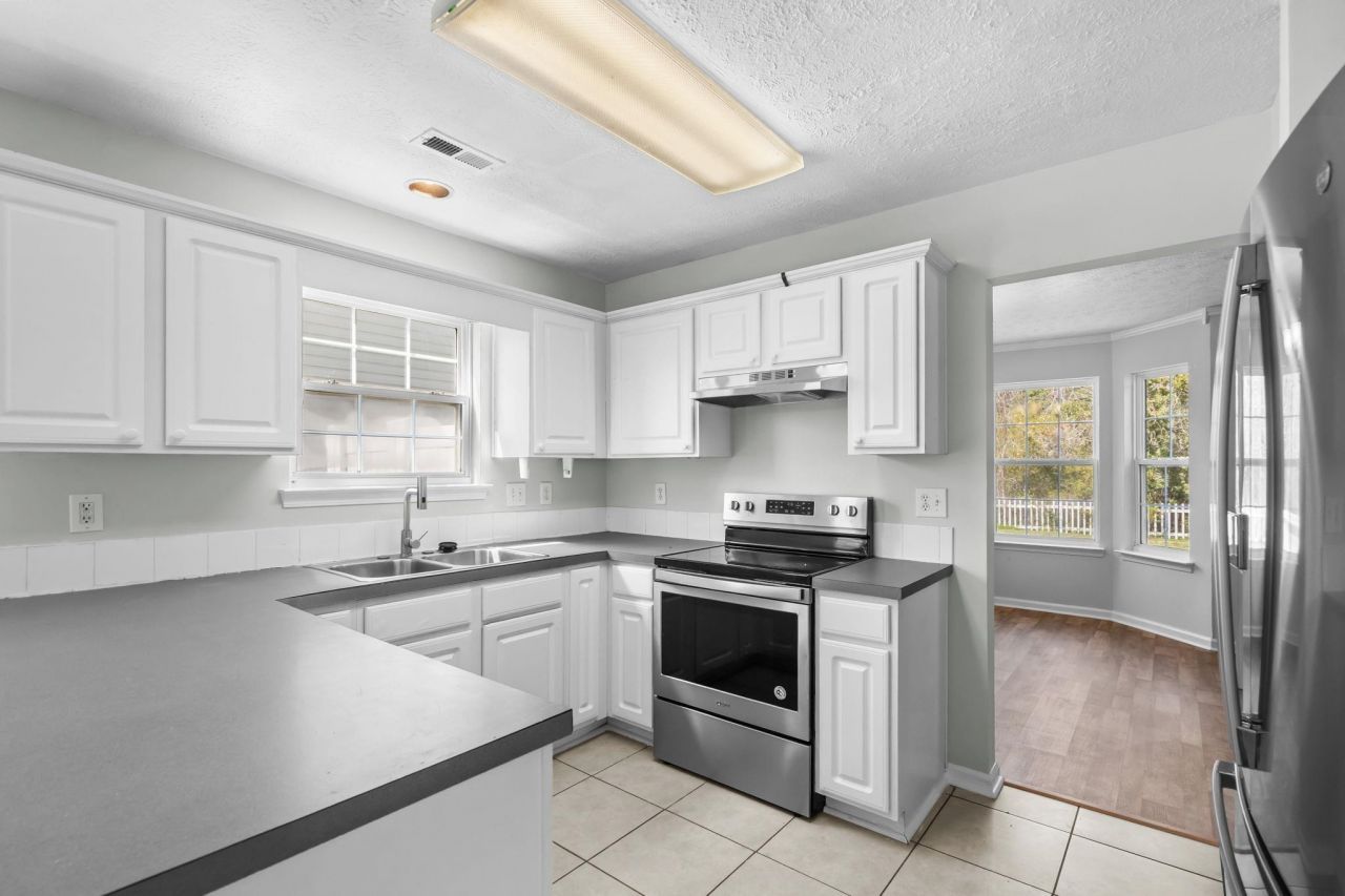 996 Silver Crest Dr. Photo 12