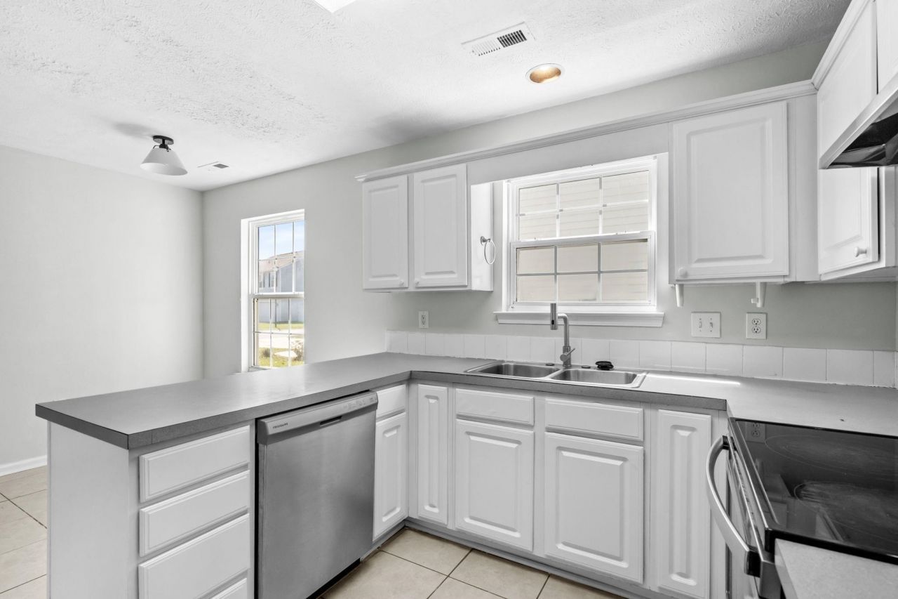 996 Silver Crest Dr. Photo 15