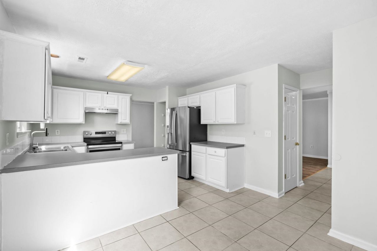 996 Silver Crest Dr. Photo 17