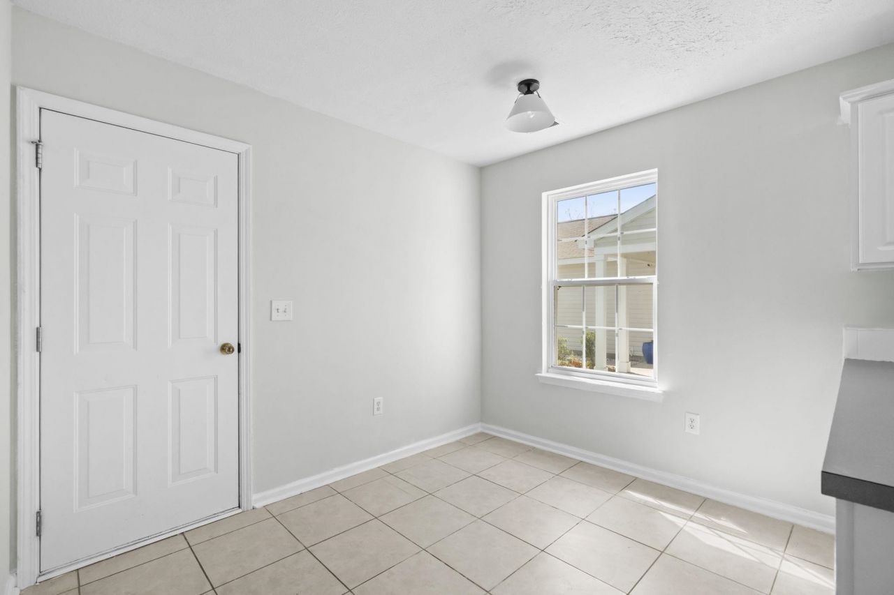 996 Silver Crest Dr. Photo 18