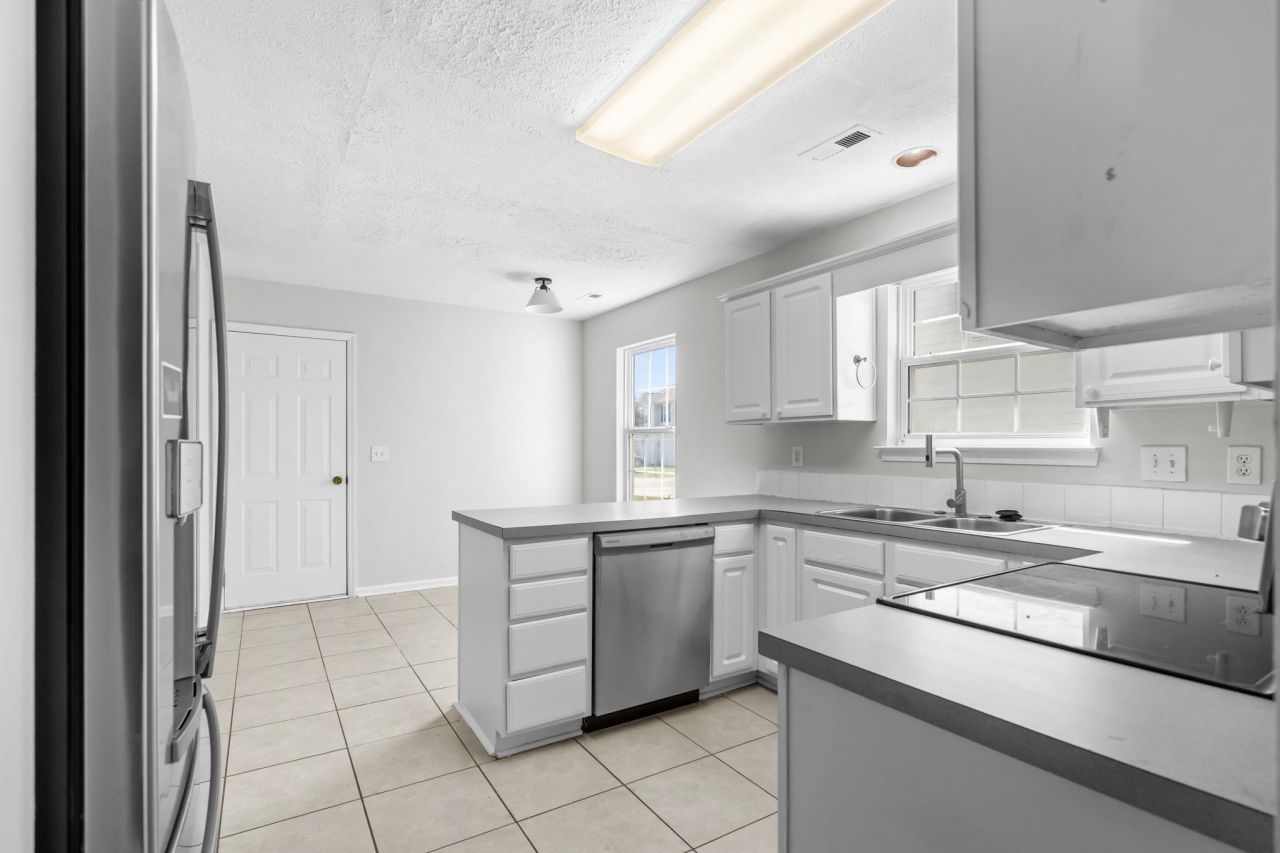 996 Silver Crest Dr. Photo 21