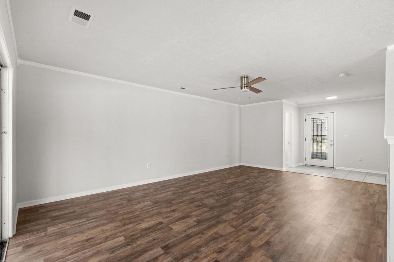 996 Silver Crest Dr. Photo 27